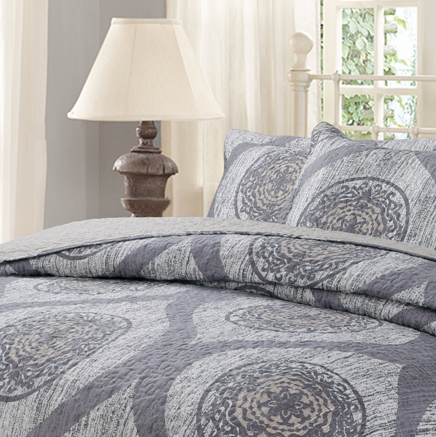 Cool Grey Mosaic Floral Medallion Reversible Quilted Coverlet Bedspread Set (SD16299)